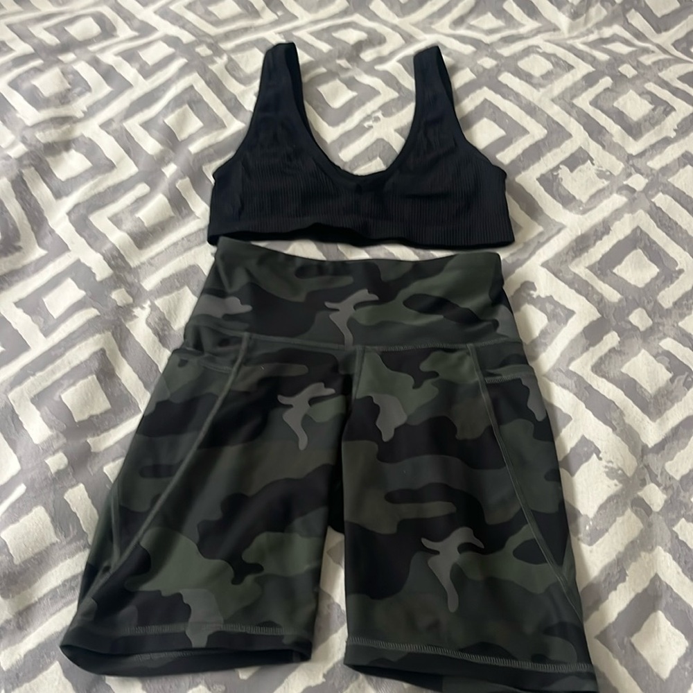 ❤️ 6 for 20 ❤️Colsie Black Ribbed Bralette and Old Navy stretch shorts